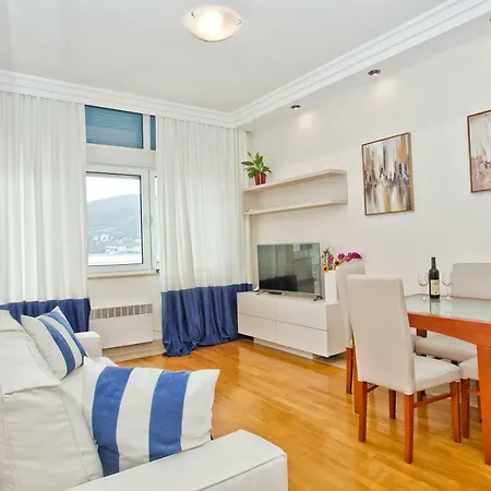 Superior One Ba Apartament *